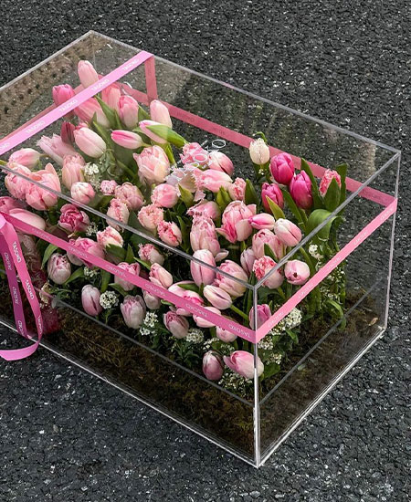 به‌کار بردن گل لاله برای باکس گل شیشه ای
