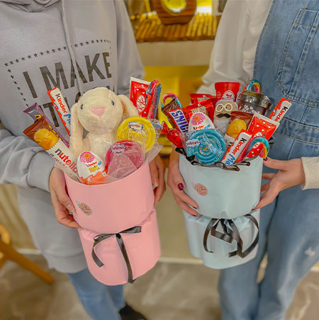 ترکیب شکلات و عروس برای باکس ولنتاین در قم